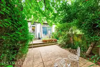 4 Medcroft Gardens, photo 4