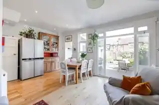 4 Mervyn Road, photo 4