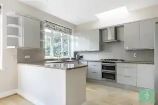 4 Myddelton Gardens, photo 4