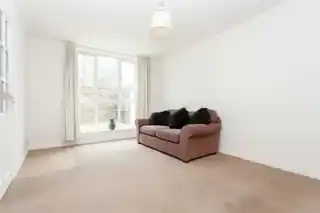 4 Nelson Gardens, photo 3