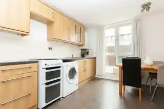4 Nelson Gardens, photo 2