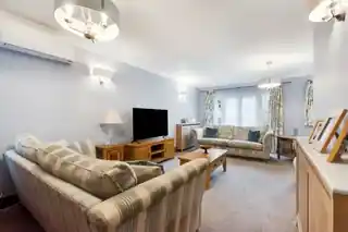 4 Oaklands Avenue, photo 2