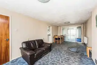 4 Regent Close, photo 2