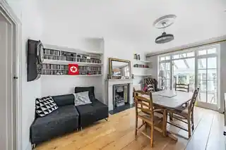 4 Rhodes Avenue, photo 3