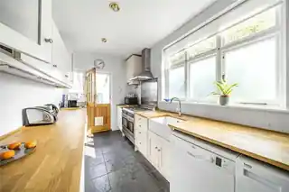 4 Rhodes Avenue, photo 4