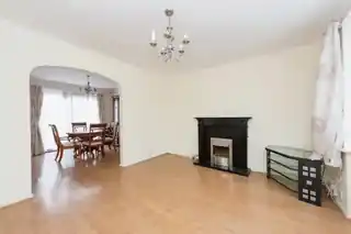 4 Rookeries Close, photo 2