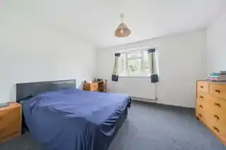 4 Rydston Close, photo 3