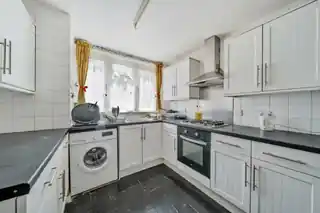 4 Rydston Close, photo 4