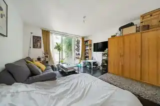 4 Rydston Close, photo 2