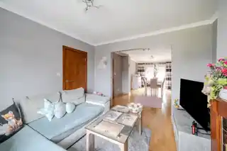 4 Salcot Crescent, photo 3