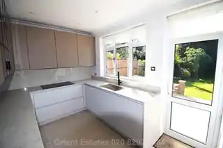 4 Talbot Crescent, photo 3