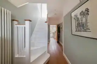 4 Thorndene Avenue, photo 2
