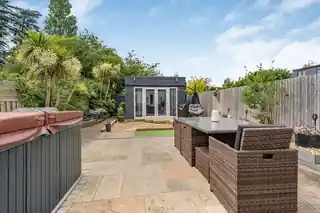 4 Thornton Crescent, photo 2