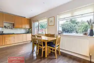 4 Waverley Close, photo 3