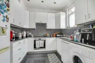 4 Woodland Way, photo 3