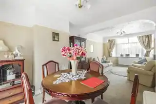 40 Amery Gardens, photo 4