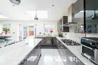 40 Broadhurst Avenue, photo 3
