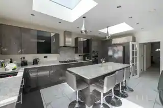40 Broadhurst Avenue, photo 4