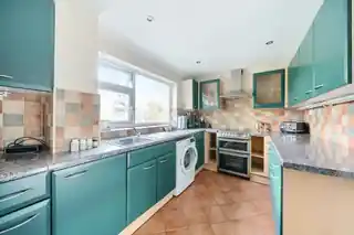 40 Broom Close, photo 3