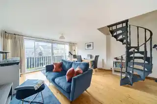 40 Broom Close, photo 4