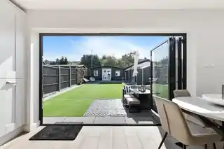 40 Hartfield Road, photo 4