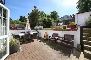40 Knollys Road, photo 2