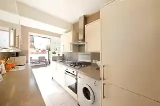 40 Knollys Road, photo 3