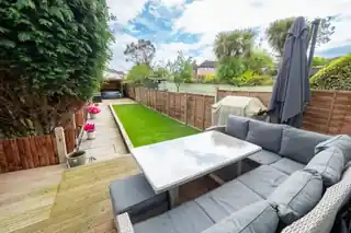 40 Rosebery Close, photo 3