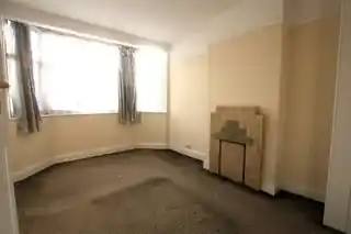 400 London Road, photo 3