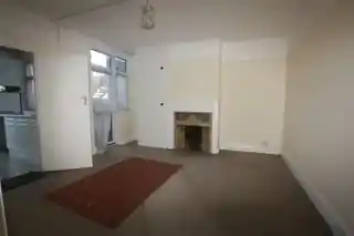 400 London Road, photo 2