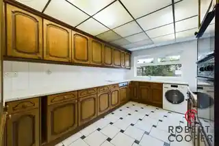 408 Victoria Road, photo 2