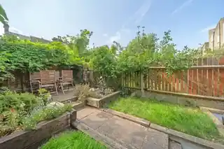 40A Chaucer Road, photo 4