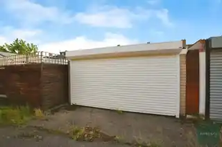 41 Albemarle Gardens, photo 3