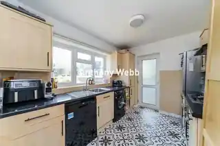 41 Beverley Close, photo 2