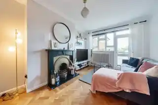 41, Broughton Court, Broughton Road, photo 4