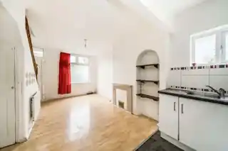 41 Derinton Road, photo 4