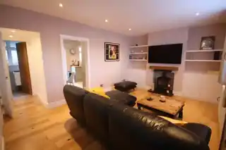 41 Eastcote Lane, photo 4