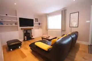 41 Eastcote Lane, photo 2