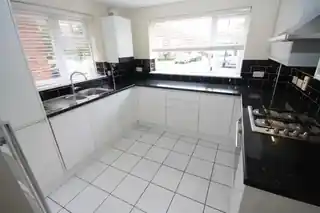 41 Garden Close, photo 2