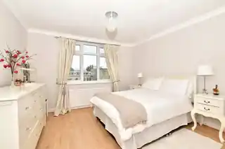 41 Godalming Avenue, photo 4