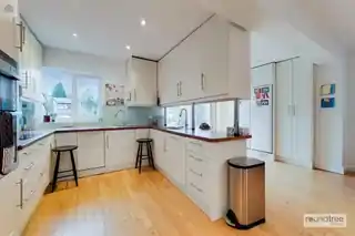 41 Holders Hill Avenue, photo 2