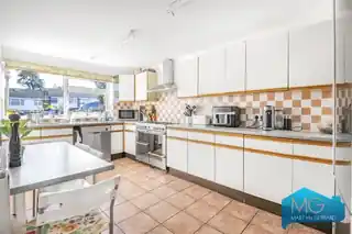 41 Howard Close, photo 3