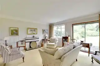 41 Manor Way, photo 3