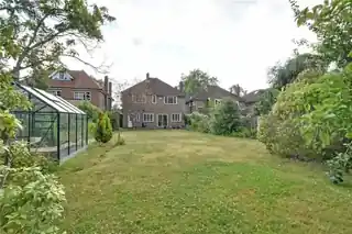 41 Manor Way, photo 2