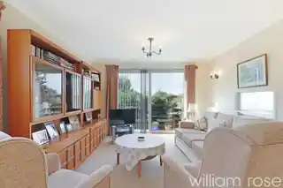 41 Parkmore Close, photo 3