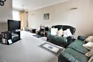 41 Surlingham Close, photo 2