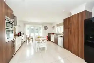 410 London Road, photo 4