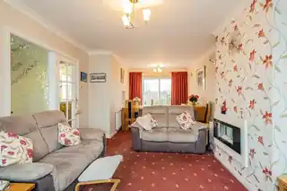 413 Lansbury Drive, photo 2