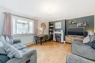 418 Lonsdale Avenue, photo 2