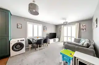 42 Brown Close, photo 3